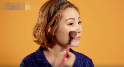 {百家樂}(粉底液和气垫哪个好用)