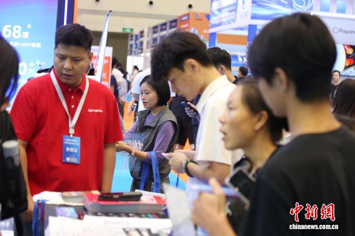 21點：2026鄭州跨境電商交易博覽會啓幕