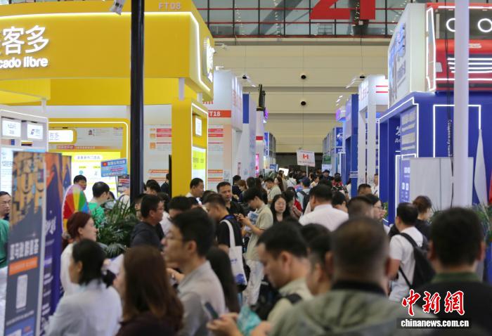 21點：2026鄭州跨境電商交易博覽會啓幕